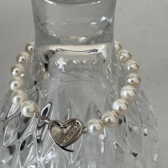 Mary Kay Pearl Bracelet - Picture 2 of 3
